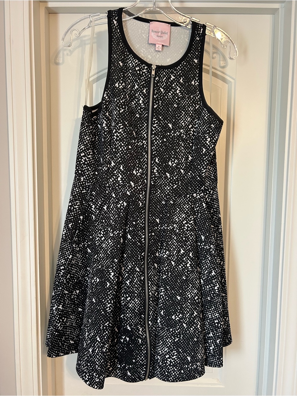 Romeo & Juliet Couture Black and White Speckled Dress with Zip Front